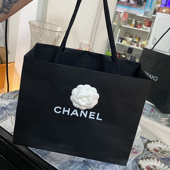 Chanel Gift Bag with Gift Box - Picture 5 of 16